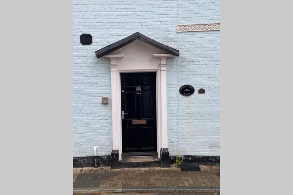 City Centre Entire Studio Apartment Chichester Exterior photo